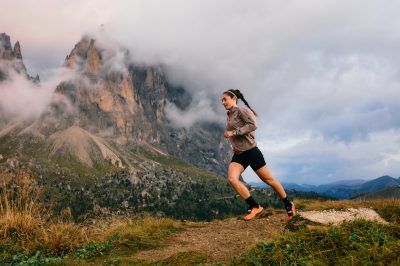 Bien s’équiper pour faire du trail, du trekking et de la randonnée